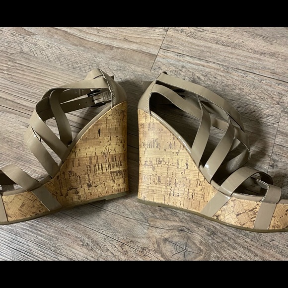 Cathy Jean Strappy Tan Cork Wedges Size 8.5 - Picture 8 of 12